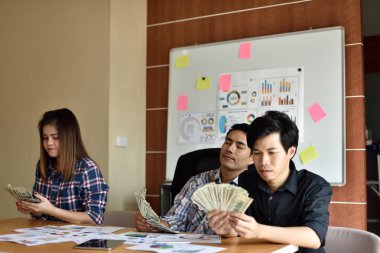 Sonuç için işinde kullanılacak nakit iş bölen faydaları nakit iş paylaşımı çok para paradır.