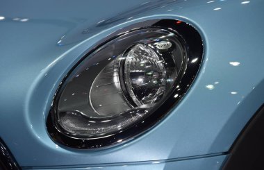  Yeni araba güzel parçalar. Motosiklet farlar, farlar, vücut ışıklar, modern ve sportif bir görünüm. İç oto koltuğu