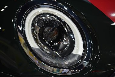  Yeni araba güzel parçalar. Motosiklet farlar, farlar, vücut ışıklar, modern ve sportif bir görünüm. İç oto koltuğu