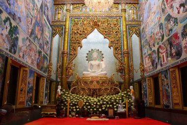 Tapınak uzun yıllar önce benzersiz Tay tarzı mimari ile inşa oldu. Tayland tapınak çoğunu Tay altın renkli dekorasyon desenle tarafından dekore edilmiştir.