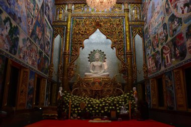 Tapınak uzun yıllar önce benzersiz Tay tarzı mimari ile inşa oldu. Tayland tapınak çoğunu Tay altın renkli dekorasyon desenle tarafından dekore edilmiştir.
