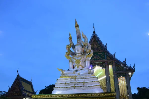 Beau Temple Avec Ciel Clair Thaïlande Temple Été Construit Nombreuses — Photo