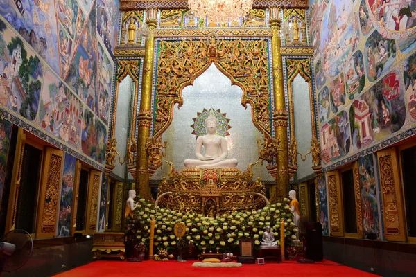 Tapınak uzun yıllar önce benzersiz Tay tarzı mimari ile inşa oldu. Tayland tapınak çoğunu Tay altın renkli dekorasyon desenle tarafından dekore edilmiştir.