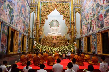 Tapınak uzun yıllar önce benzersiz Tay tarzı mimari ile inşa oldu. Tayland tapınak çoğunu Tay altın renkli dekorasyon desenle tarafından dekore edilmiştir.