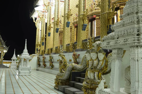 Les Temples Thaïlandais Sont Décorés Par Motif Thaïlandais Avec Une — Photo