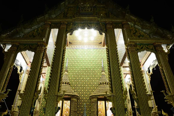 Tajskie Świątynie Urządzone Przez Tajski Wzór Kolor Złota Ozdoba — Zdjęcie stockowe