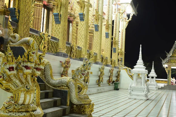 Les Temples Thaïlandais Sont Décorés Par Motif Thaïlandais Avec Une — Photo