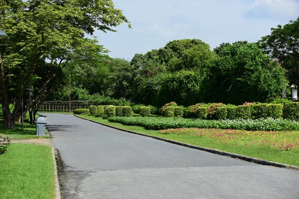 Voorjaarstuin Prachtige Tuin Van Kleurrijke Bloemen Landschap Formal Garden Parkeer — Stockfoto