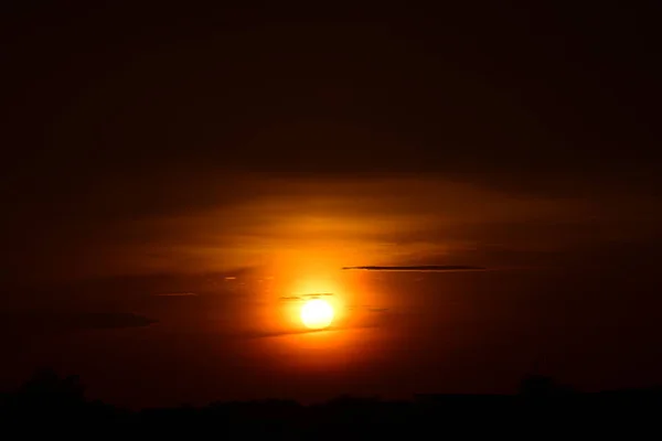 Hemel Veld Wolken Sunset Zonsondergang Landschap Veld Hemel Met Donkere — Stockfoto