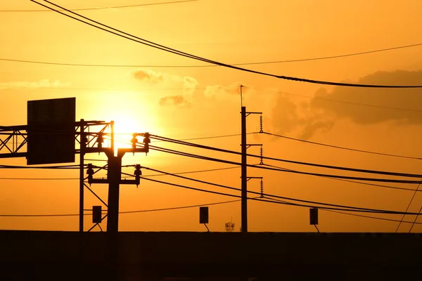 Las Torres Transmisión Alta Potencia Con Hermosos Cielos Son Doradas — Foto de Stock