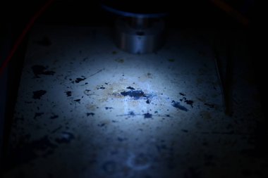 Mavi kırık koyu arka plan