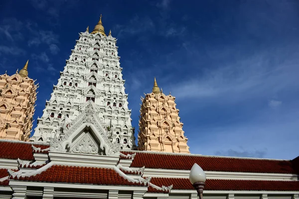 Padrão Tailandês Com Decoração Cor Dourada Belo Templo Com Céu — Fotografia de Stock