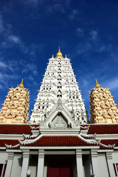 Motif Thaïlandais Avec Décoration Couleur Dorée Beau Temple Avec Ciel — Photo