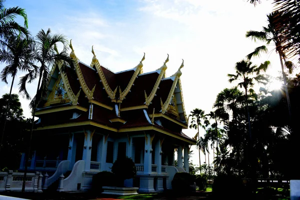 Motif Thaïlandais Avec Décoration Couleur Dorée Beau Temple Avec Ciel — Photo