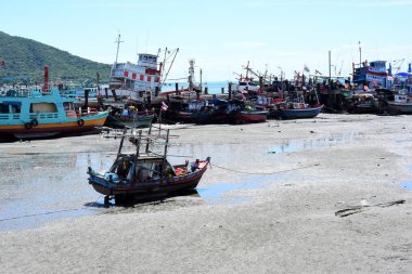 deniz limanında tekneler 