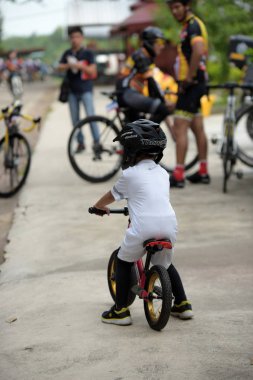 Amatör Bisiklet sporcular yapmak en iyi şekilde bisiklet yarışı sadaka gezi çabalarını 