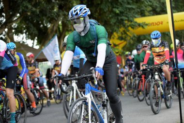 Amatör Bisiklet sporcular yapmak en iyi şekilde bisiklet yarışı sadaka gezi çabalarını 