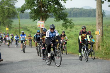 Amatör Bisiklet sporcular yapmak en iyi şekilde bisiklet yarışı sadaka gezi çabalarını 