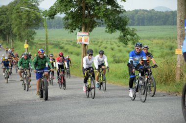 Amatör Bisiklet sporcular yapmak en iyi şekilde bisiklet yarışı sadaka gezi çabalarını 