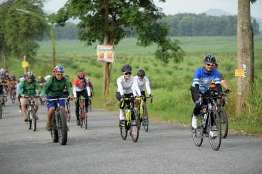 Amatör Bisiklet sporcular yapmak en iyi şekilde bisiklet yarışı sadaka gezi çabalarını 