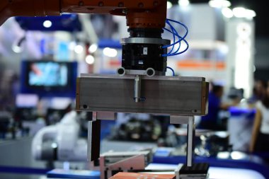 Yeni makine üreticileri ve ithalatçıları ağır sanayi için. Kabine katılın. Bangkok, Tayland, endüstriyel makine gösteri Haziran 20-24, 2018.