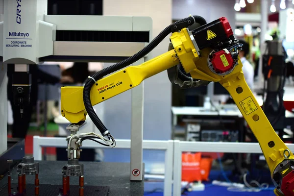 Yeni makine üreticileri ve ithalatçıları ağır sanayi için. Kabine katılın. Bangkok, Tayland, endüstriyel makine gösteri Haziran 20-24, 2018.