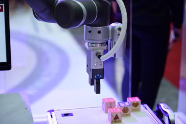 Yeni makine üreticileri ve ithalatçıları ağır sanayi için. Kabine katılın. Bangkok, Tayland, endüstriyel makine gösteri Haziran 20-24, 2018.