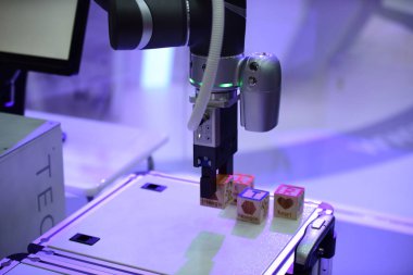 Yeni makine üreticileri ve ithalatçıları ağır sanayi için. Kabine katılın. Bangkok, Tayland, endüstriyel makine gösteri Haziran 20-24, 2018.