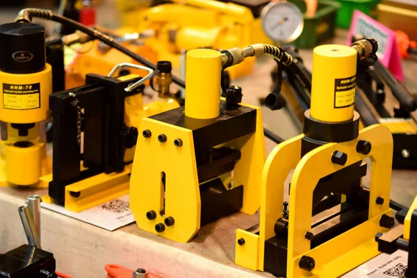 Yeni makine üreticileri ve ithalatçıları ağır sanayi için. Kabine katılın. Bangkok, Tayland, endüstriyel makine gösteri Haziran 20-24, 2018.