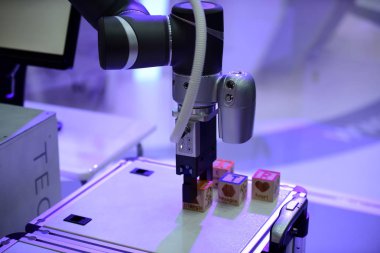 Yeni makine üreticileri ve ithalatçıları ağır sanayi için. Kabine katılın. Bangkok, Tayland, endüstriyel makine gösteri Haziran 20-24, 2018.