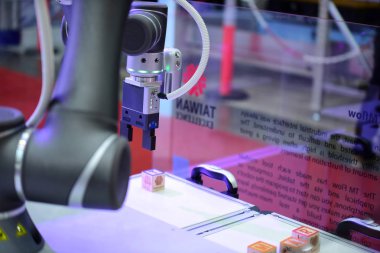 Yeni makine üreticileri ve ithalatçıları ağır sanayi için. Kabine katılın. Bangkok, Tayland, endüstriyel makine gösteri Haziran 20-24, 2018.