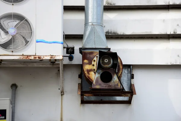 Antiguo Edificio Fábrica Sistema Sistema Tuberías Para Calefacción Refrigeración Aire —  Fotos de Stock