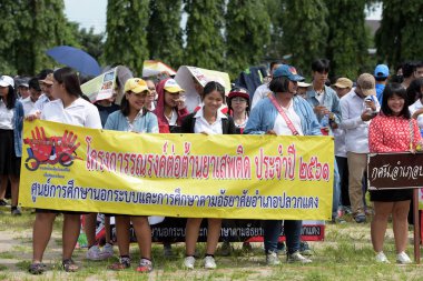 Pluak Daeng farklı gruplardan amatör sporcular etkinliğe katılan. Sağlığı geliştirme ve Pluakdaeng bölgesinde, 24 Haziran 2018: Rayong, Tayland insanlar uyuşturucu direnmeye.