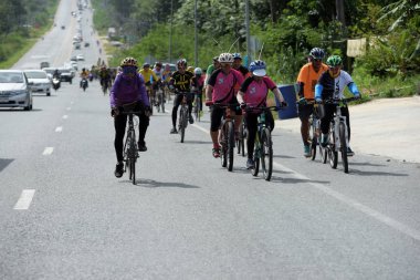 Pluak Daeng farklı gruplardan amatör sporcular etkinliğe katılan. Sağlığı geliştirme ve Pluakdaeng bölgesinde, 24 Haziran 2018: Rayong, Tayland insanlar uyuşturucu direnmeye.