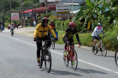 Pluak Daeng farklı gruplardan amatör sporcular etkinliğe katılan. Sağlığı geliştirme ve Pluakdaeng bölgesinde, 24 Haziran 2018: Rayong, Tayland insanlar uyuşturucu direnmeye.