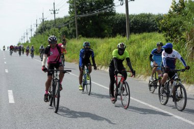 Pluak Daeng farklı gruplardan amatör sporcular etkinliğe katılan. Sağlığı geliştirme ve Pluakdaeng bölgesinde, 24 Haziran 2018: Rayong, Tayland insanlar uyuşturucu direnmeye.