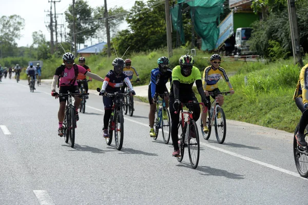 Pluak Daeng farklı gruplardan amatör sporcular etkinliğe katılan. Sağlığı geliştirme ve Pluakdaeng bölgesinde, 24 Haziran 2018: Rayong, Tayland insanlar uyuşturucu direnmeye.