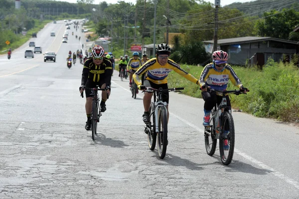 Pluak Daeng farklı gruplardan amatör sporcular etkinliğe katılan. Sağlığı geliştirme ve Pluakdaeng bölgesinde, 24 Haziran 2018: Rayong, Tayland insanlar uyuşturucu direnmeye.