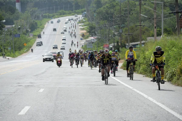 Pluak Daeng farklı gruplardan amatör sporcular etkinliğe katılan. Sağlığı geliştirme ve Pluakdaeng bölgesinde, 24 Haziran 2018: Rayong, Tayland insanlar uyuşturucu direnmeye.