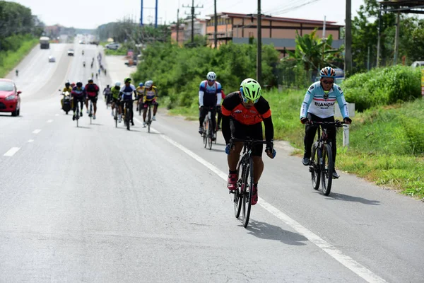 Pluak Daeng farklı gruplardan amatör sporcular etkinliğe katılan. Sağlığı geliştirme ve Pluakdaeng bölgesinde, 24 Haziran 2018: Rayong, Tayland insanlar uyuşturucu direnmeye.