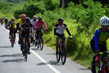 Pluak Daeng farklı gruplardan amatör sporcular etkinliğe katılan. Sağlığı geliştirme ve Pluakdaeng bölgesinde, 24 Haziran 2018: Rayong, Tayland insanlar uyuşturucu direnmeye.