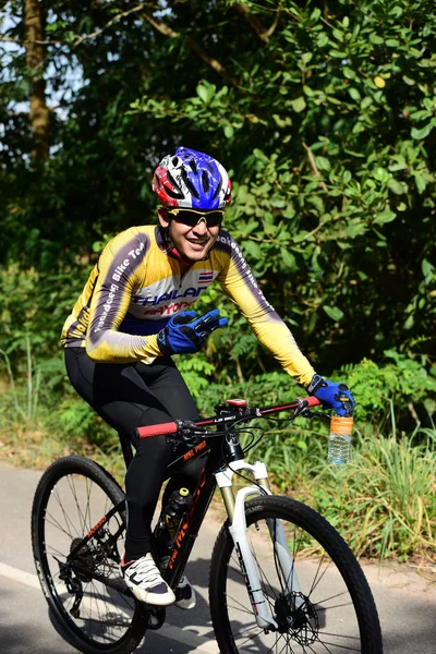 Pluak Daeng farklı gruplardan amatör sporcular etkinliğe katılan. Sağlığı geliştirme ve Pluakdaeng bölgesinde, 24 Haziran 2018: Rayong, Tayland insanlar uyuşturucu direnmeye.