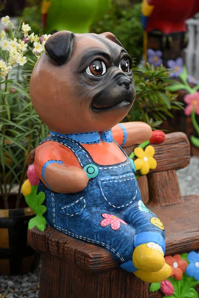 Dog Bench Statue Garden — Stock Photo, Image