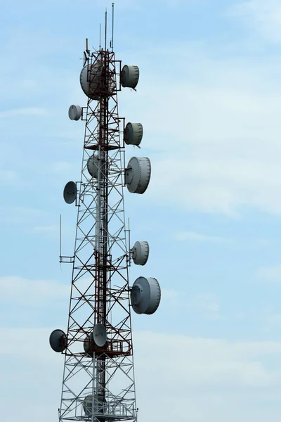 Torre Transmissão Fundo Céu — Fotografia de Stock