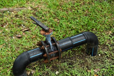 Su borusu açık havada yakın