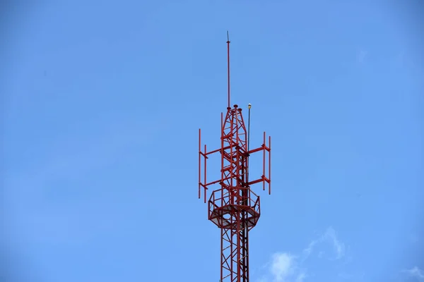 空の背景に放送塔 — ストック写真
