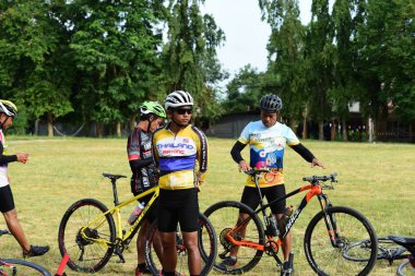 Tayland - 24 Haziran 2018: Kırsal yolda bisiklet yarışması