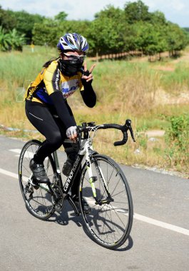 Tayland - 24 Haziran 2018: Kırsal yolda bisiklet yarışması