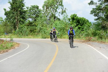 Tayland - 24 Haziran 2018: Kırsal yolda bisiklet yarışması