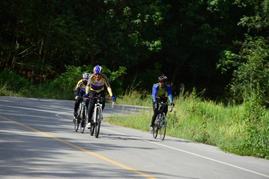 Tayland - 24 Haziran 2018: Kırsal yolda bisiklet yarışması